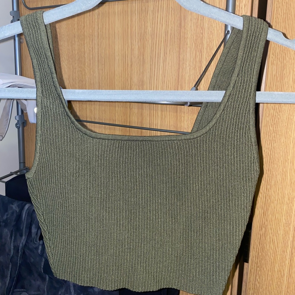 Aritzia Babaton Sculpt Knit Crop Tank